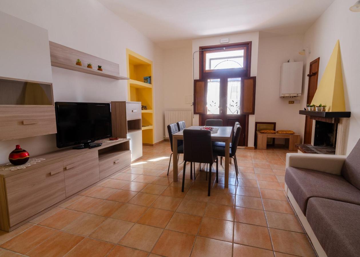 Casa Vacanze Gran Sasso Castel del Monte  Dış mekan fotoğraf